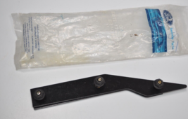 NOS OEM FORD E8TZ-17D942-A Rear Bumper Cover Assembly Bracket 86-90 Ranger - £19.24 GBP