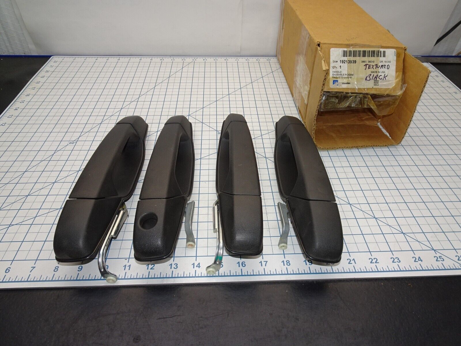 GM 19213939 Exterior Door Handle Set Textured Black All 4  General Motor... - $96.73