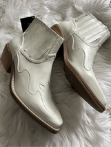 Forever 21 white booties cowgirl, cowboy size 6 - $49.50