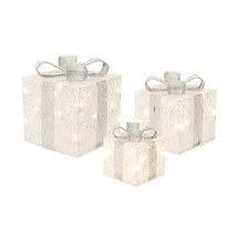LED Lighted Presents with Silver Bow Ties (Set of 3) - $1,831.15 MXN