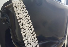 1 yard of white scalloped rose floral Venice lace trim 2&quot; - $1.59