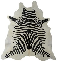 6 Ft Black And White Stenciled Cowhide Rug - €430,42 EUR