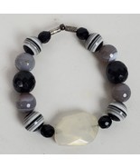 Vintage Black Gray Silver Glass Beaded Bracelet Handcrafted Stretchy - $137.04 MXN