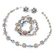 VTG Jewelry 3-D Gold Tone Carved Rose Beads Parure 3PC 50’S Necklace Ear... - $44.44