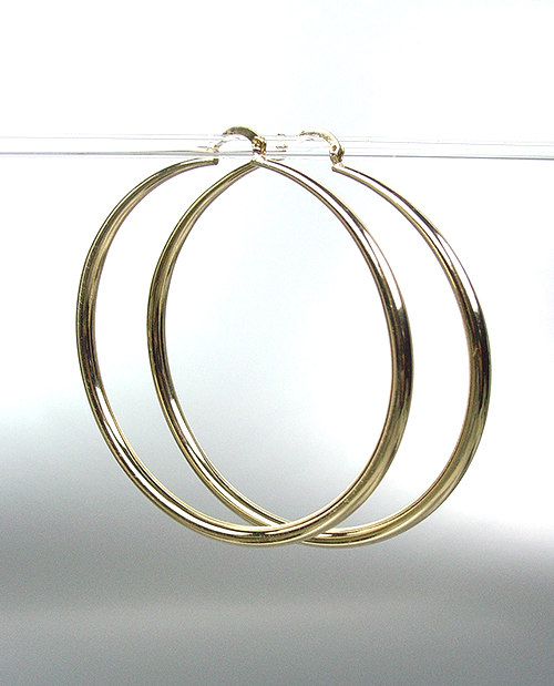 CHIC Smooth GOLD Metal Large 2 1/2" Diameter THIN Round Hoop Pincatch Earrings