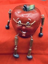 2006 WMG Anthropomorphic Whole Red Apple with Glasses and Goatee Shelf Sitter - £15.81 GBP