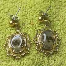 Gold tone clear and black Cameo stud earrings - $207.92 MXN