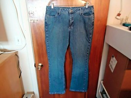 Lee Riders VP Jeanswear Size 14 M Blue Jeans &quot; BEAUTIFUL PAIR &quot; - $23.36