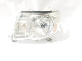 Right Headlamp 1 Broken Mount OEM 05 06 07 08 09 10 11 Toyota Tacoma - $22.57