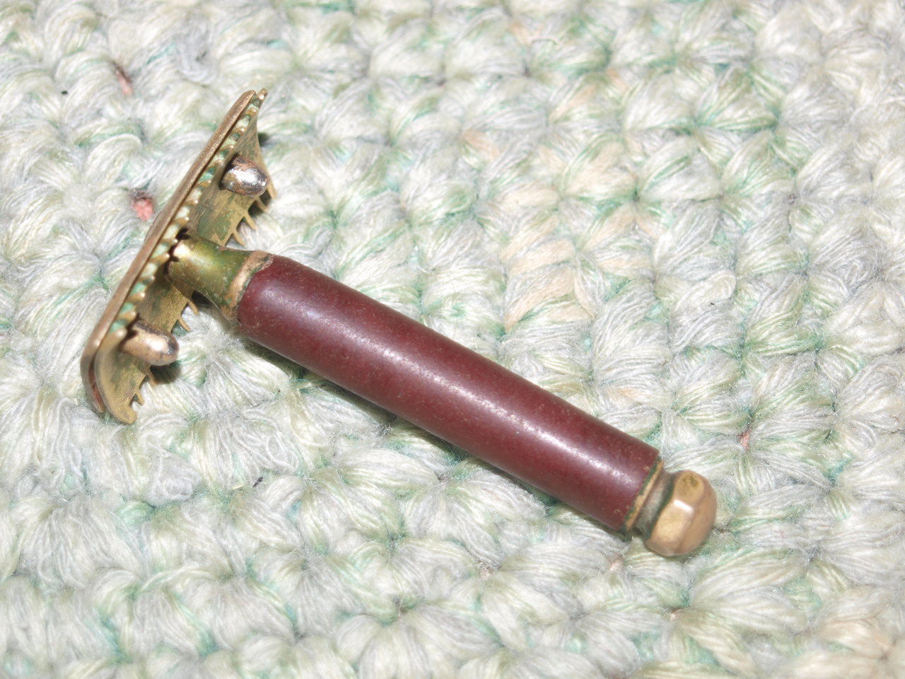 ANTIQUE UNKNOWN BRAND SAFETY RAZOR - $51.45