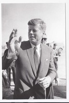 John F Kennedy In Dallas Love Field 1963 B&amp;W  Postcard, New - £2.35 GBP