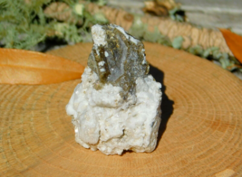 Siderite with Albite Crystal Cluster Mont Saint Hilaire Quebec Canada Di... - $290.69 MXN