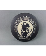 Vintage Tourist Pin - Indonesia Shadow Puppet - Cloth Pin - €12,70 EUR