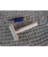 VINTAGE SOVIET USSR RUSSIAN SAFETY RAZOR IVORY COLOR 1956 - $12.85