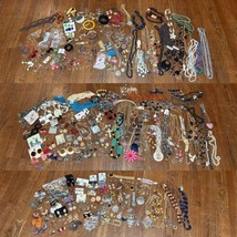 Lot of Costume Jewelry 17lbs Some Signed Gems-Earrings, Necklaces, Pendants, Etc - £128.36 GBP