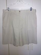 IZOD MEN&#39;S 100% POLYESTER PLEATED SHORTS-38-WORN ONCE-SAND COLOR-NICE-TH... - $158.12 MXN