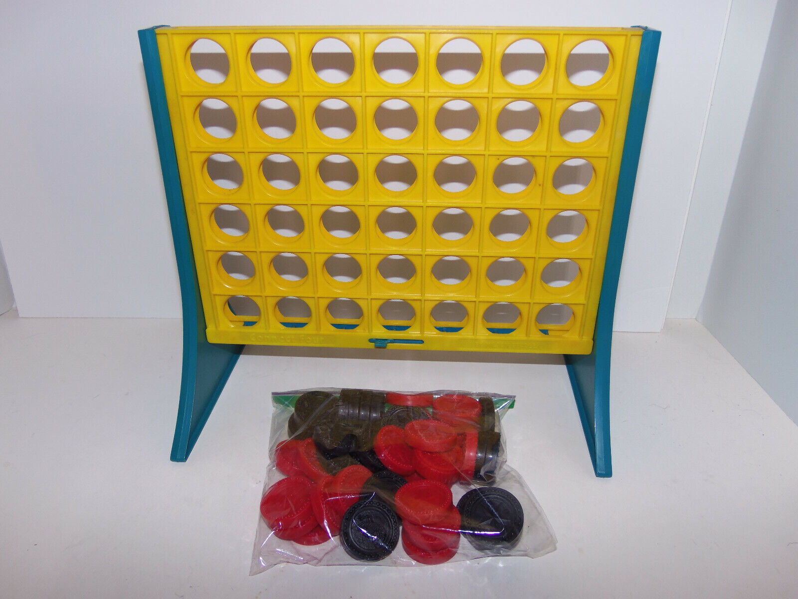 Vintage 1978 Connect Four Family Fun Board Game by Milton Bradley NO BOX - $24.70