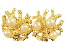 Vtg Crown Trifari Gold Tone Faux Pearl Leaves &amp; Abstract Design Clip Earrings - £26.19 GBP