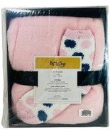 Soft &amp; Cozy Company Throw Blanket &amp; Pair of Socks &quot;PINK&quot; Brand New in Pa... - $24.36 CAD