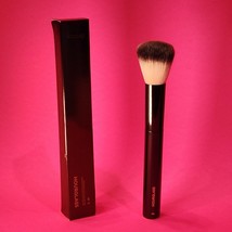 Hourglass Foundation/Blush Brush N2 - $594.47 MXN