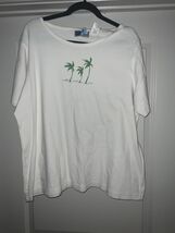 Womans Erika and Co. White And Green Palm Tree Shirt Top Size 2 XL - $184.45 MXN