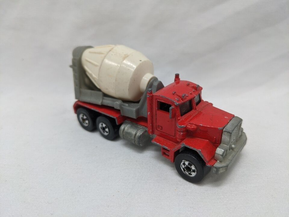 Hot Wheels 1979 Peterbilt Red Concrete Mixer Truck Toy 3" - £10.41 GBP