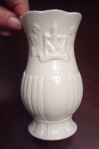 Belleek Ireland Spill vase Collector&#39;s Society, new in box ORIGINAL - $719.01 MXN