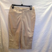 New St Johns Bay Womens Sz 4 Khaki Capri Pants Secretly Slender Retails $32 - $14.85