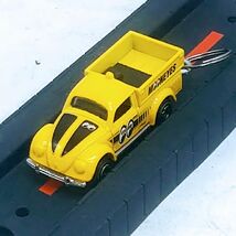 2018 Hot Wheels Rod Squad Yellow Mooneyes &#39;49 Volkswagen Beetle Pickup K... - $196.57 MXN