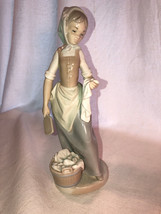 NAO Lladro Girl With Laundry Nine Inches Tall Mint - £27.35 GBP