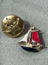 Lot of Small Goldtone Sand Dollar w Etched Flower &amp; Red White &amp; Blue Enamel GERR - £7.46 GBP