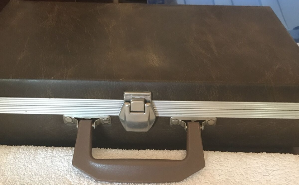 Brown  24pc Cassette Soft Case-Rare-SHIPS N 24 HOURS - $29.35