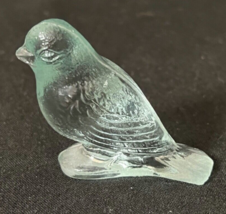 Vintage Miniature L.E. Smith Pressed Glass Bird Sparrow Figurine - £6.38 GBP