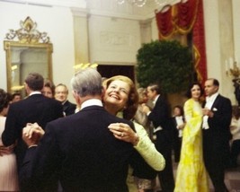 First Lady Betty Ford dances with Fred Astaire at State Dinner New 8x10 Photo - £6.96 GBP