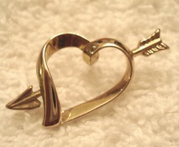 Avon Tack Pin Cupid Arrow Heart Lapel Tac Back Vtg 1980&#39;s Gold Plated Jewelry - £6.17 GBP