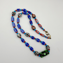 Collana di perle in vetro Chevron blu stile veneziano cuore bianco antic... - $785.15 MXN