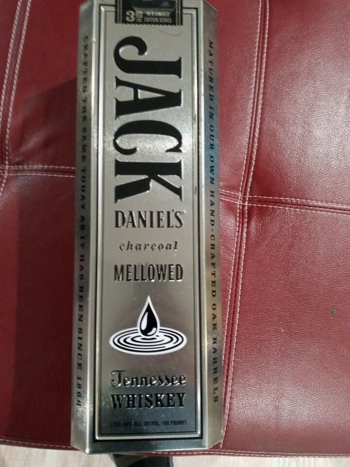 Jack Daniel&#39;s No.7 Sour Mash Sugar Maple Mellowed, Silver Tin Empty Tenn... - $3.74