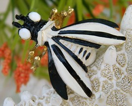 Vintage Weiss Bug Insect Fly Figural Brooch Pin Black White Enamel - £16.03 GBP