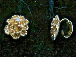 AVON earrings, clip-on, gold 3D-textured flower with rhinestone  - 3/4&quot; round - £2.35 GBP