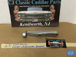 OEM 64 Cadillac 390 429 ALTERNATOR ALT LOWER MOUNTING BRACKET #1479849 - €56,85 EUR