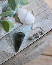 Labradorite Pendulum by Designs by Imogen ~ Powerful Protecting Energy ~ - $474.03 MXN