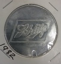 SCHLITZ BEER 1-1/2&quot; aluminum coin (1982) Mardi Gras - £7.95 GBP