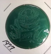 SCHLITZ BEER 1-1/2&quot; aluminum coin (1977) Mardi Gras green - £7.90 GBP
