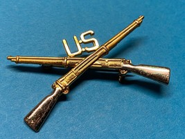 WWII, U.S. ARMY, OFFICER, INFANTRY, CROSSED RIFLES, SILVER RIFEL STOCK, ... - $14.85