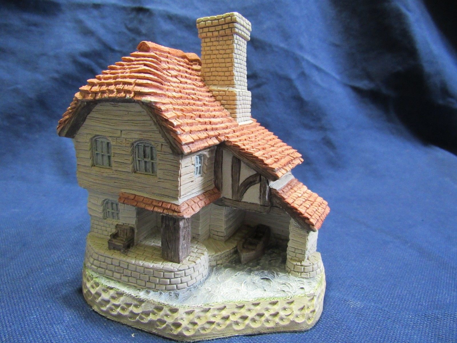 David Winter Cottages British Traditions The Boat House 1989 - $8.90
