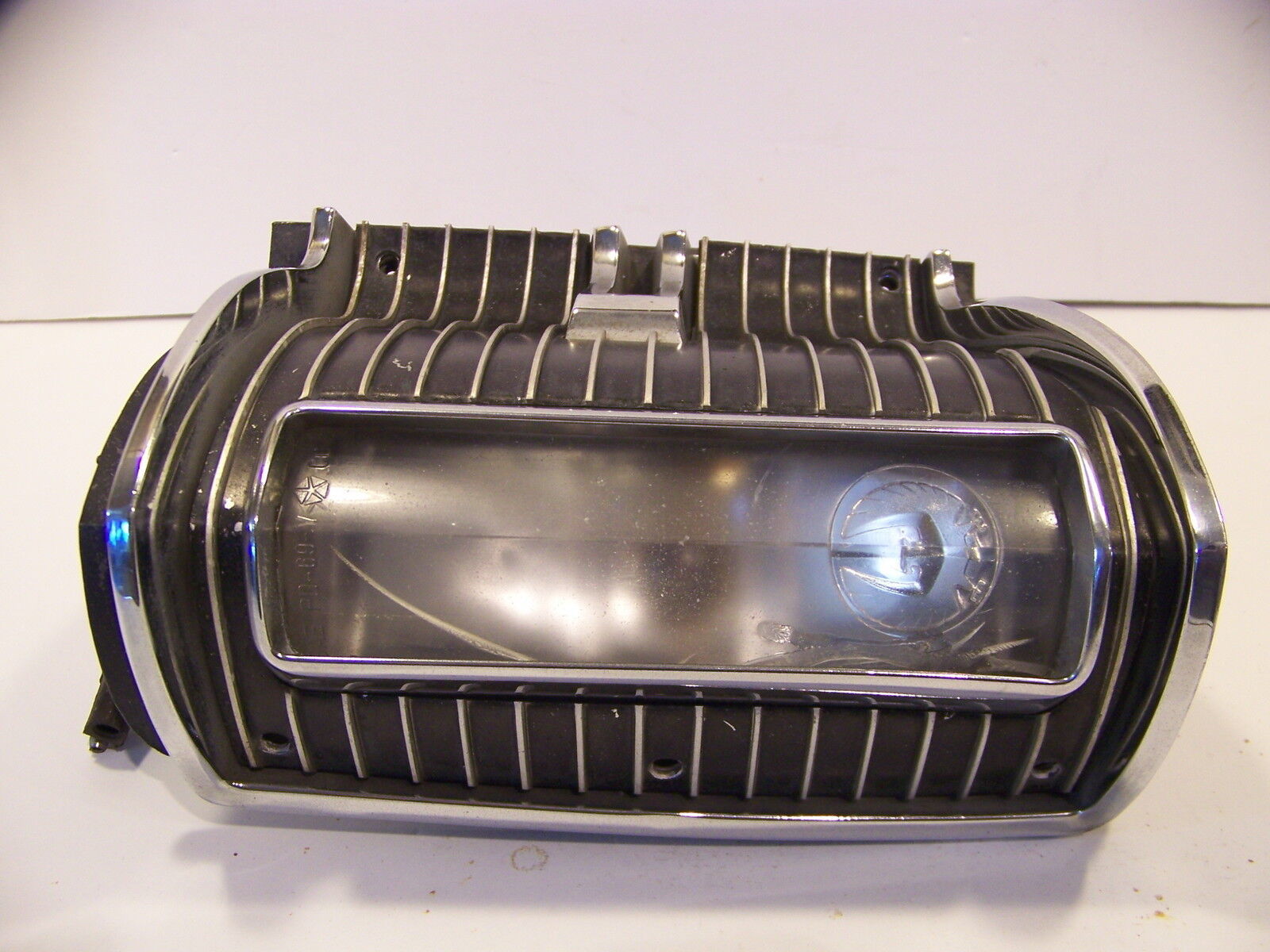 Primary image for 1969 CHRYSLER IMPERIAL RH FRONT TURN SIGNAL ASSY COMPLETE OEM #2930520 LEBARON