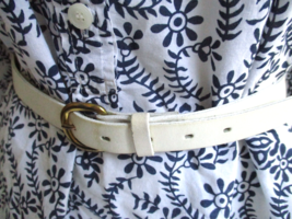 White Genuine Leather Skinny Belt Brass Buckle Womens Size Medium Vintage - £11.95 GBP