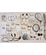 JEWELRY LOT of 40 Bracelets Bead Pins Necklaces Earrings New &amp; VTG nice ... - $560.27 MXN