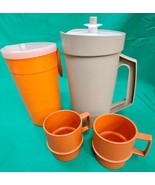 Vtg Tupperware 1 QT Pitcher w Push Button Lid 800-6 2 Orange Cups Pitche... - €21,12 EUR