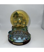 Cobblestone Bridge Musical Water Globe Thomas Kincade “La Primavera” - $855.30 MXN